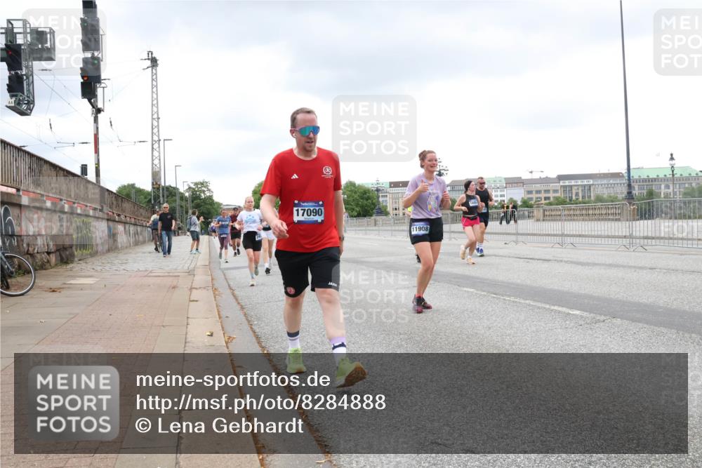 29.06.2025 - hella hamburg halbmarathon Lena Gebhardt http://msf.ph/oto/8284888 29.06.2025 10:55:16 Lombardsbrücke 17090, 11908, 1013, 1873, 1917, 2090, 2452, 2566, 3002, 3115, 3157, 3274, 3577, 4039, 4191, 4192, 4628, 5040, 5392, 5483, 5487, 5500, 5727, 6395, 6396, 6839, 6944, 7219, 7238, 7680, 7766, 8186, 8403, 8519, 8626, 9596, 9614, 9618, 9857, 9858, 10109, 10458, 10559, 10686, 10885, 11109, 11226, 11737, 11788, 11908, 12147, 12148, 12240, 12902, 13098, 13230, 13283, 13548, 13944, 13945, 13979, 13980, 14515, 14727, 15152, 15160, 16385 meine-sportfotos.de