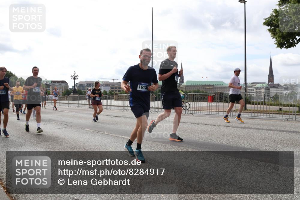 29.06.2025 - hella hamburg halbmarathon Lena Gebhardt http://msf.ph/oto/8284917 29.06.2025 10:20:47 Lombardsbrücke 19132, 131, 3781, 1613, 1011, 1046, 1069, 1471, 1474, 2053, 2101, 2325, 2478, 2834, 2923, 2945, 3247, 3733, 3781, 3813, 4082, 4154, 4166, 4288, 4350, 4422, 4754, 4869, 5041, 5061, 5181, 5625, 5831, 6608, 6951, 7018, 7131, 7608, 8025, 8113, 8588, 8724, 8940, 9005, 9011, 9236, 9722, 9873, 9981, 10041, 10050, 10350, 10585, 10613, 10647, 11100, 11145, 11603, 11835, 11995, 12694, 12844, 13057, 13508 meine-sportfotos.de