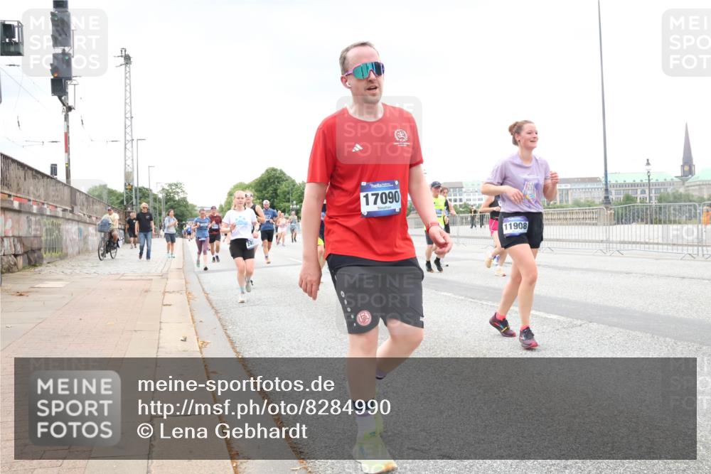 29.06.2025 - hella hamburg halbmarathon Lena Gebhardt http://msf.ph/oto/8284990 29.06.2025 10:55:16 Lombardsbrücke 17090, 944, 11908, 1013, 1873, 1917, 2090, 2452, 2566, 3002, 3115, 3157, 3274, 3577, 4039, 4191, 4192, 4628, 5040, 5392, 5483, 5487, 5500, 5727, 6395, 6396, 6839, 6944, 7219, 7238, 7680, 7766, 8186, 8403, 8519, 8626, 9596, 9614, 9618, 9857, 9858, 10109, 10458, 10559, 10686, 10885, 11109, 11226, 11737, 11788, 11908, 12147, 12148, 12240, 12902, 13098, 13230, 13283, 13548, 13944, 13945, 13979, 13980, 14515, 14727, 15152, 15160, 16385 meine-sportfotos.de