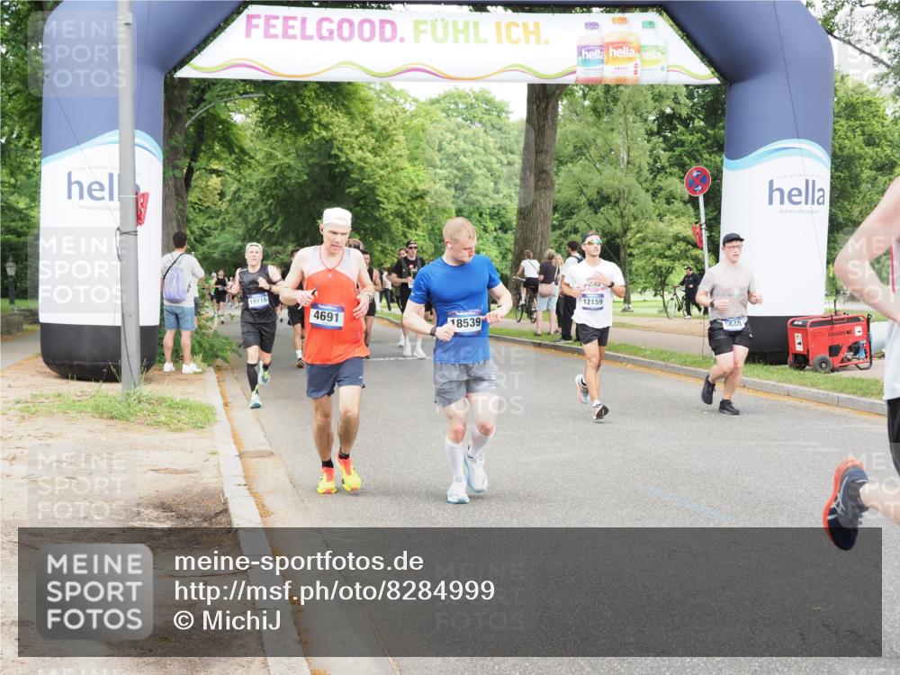 29.06.2025 - hella hamburg halbmarathon MichiJ http://msf.ph/oto/8284999 29.06.2025 10:32:46 Zwischen KM18-KM19 1057, 1391, 1902, 4691, 5648, 6903, 7710, 12159, 16062, 17912, 18539 meine-sportfotos.de