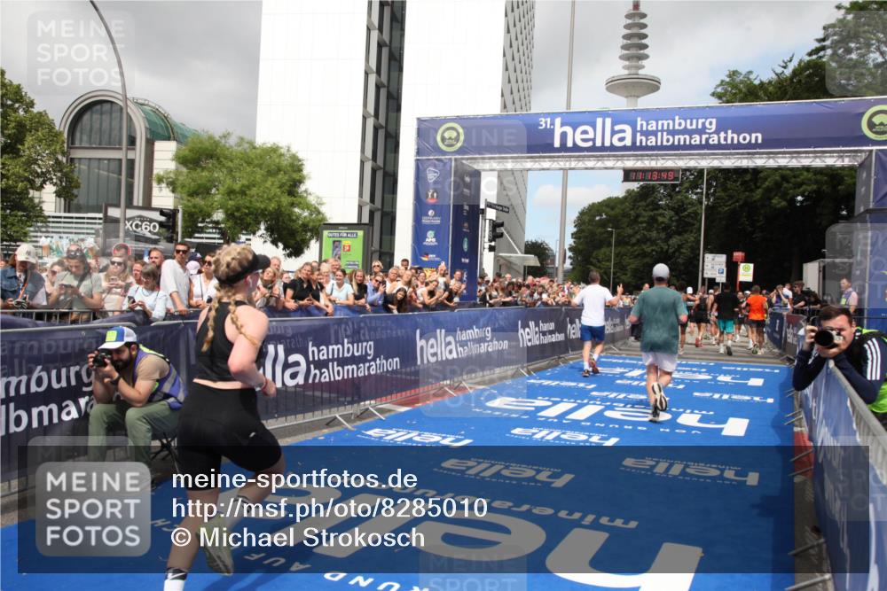 29.06.2025 - hella hamburg halbmarathon Michael Strokosch http://msf.ph/oto/8285010 29.06.2025 11:13:48 Ziel 1893, 2531, 3218, 3513, 12893, 14877, 15710, 15889, 17294, 18905, 19066 meine-sportfotos.de