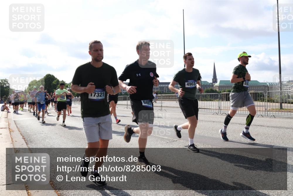 29.06.2025 - hella hamburg halbmarathon Lena Gebhardt http://msf.ph/oto/8285063 29.06.2025 09:58:20 Lombardsbrücke 203, 272, 17321, 6897, 4903, 859, 1034, 1179, 1190, 1258, 1285, 1320, 1321, 1335, 1815, 1870, 2029, 2034, 2070, 2138, 2397, 2417, 2518, 2612, 2636, 2656, 2711, 3041, 3091, 3097, 3114, 3251, 3819, 3859, 4152, 4814, 4903, 5093, 5259, 5378, 5672, 5721, 5775, 5894, 6164, 6272, 6433, 6580, 6592, 6628, 6754, 6759, 6877, 6897, 7065, 7409, 7478, 7509, 7646, 7724, 7856, 7896, 7952, 7976, 8154, 8311, 8393, 8508, 8590, 8825, 9012, 9057, 9562, 9656, 10084 meine-sportfotos.de