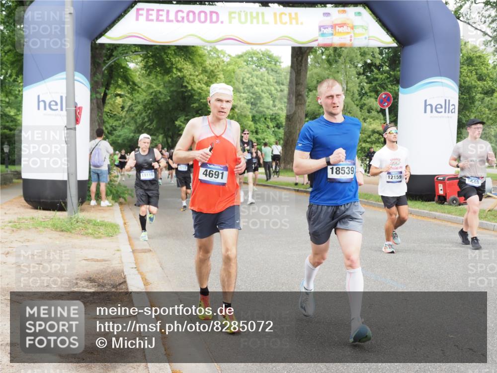29.06.2025 - hella hamburg halbmarathon MichiJ http://msf.ph/oto/8285072 29.06.2025 10:32:47 Zwischen KM18-KM19 1057, 1391, 1902, 4691, 5648, 6903, 7710, 12159, 17912, 18539 meine-sportfotos.de