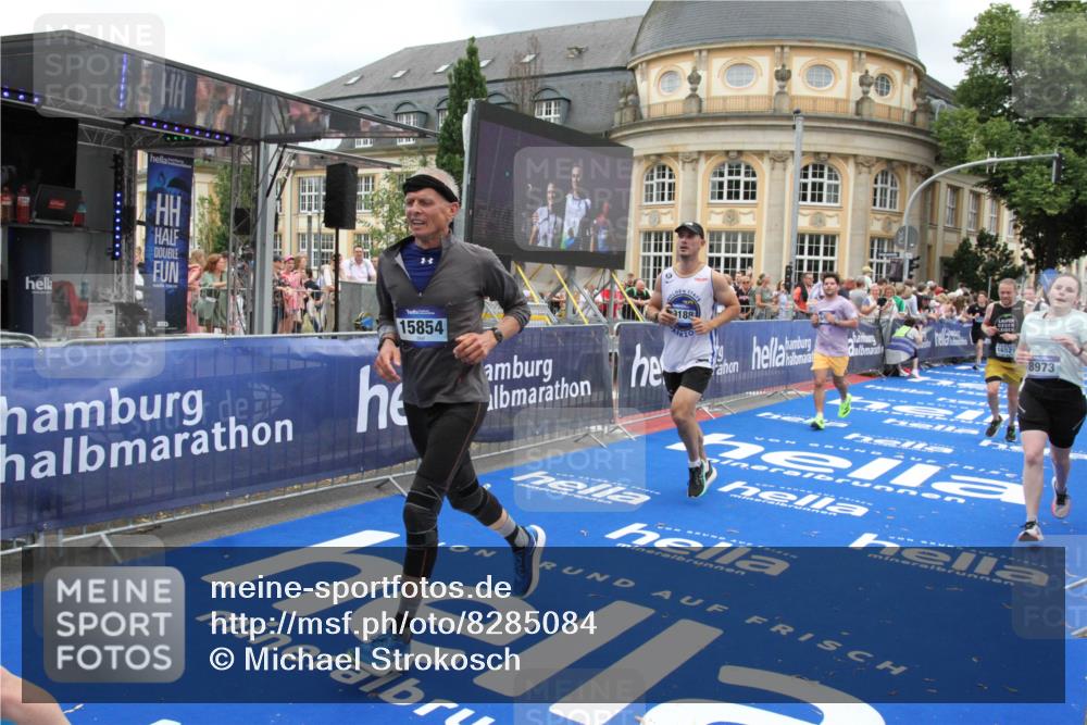 29.06.2025 - hella hamburg halbmarathon Michael Strokosch http://msf.ph/oto/8285084 29.06.2025 10:55:19 Ziel 1549, 1628, 2119, 4903, 5643, 6723, 6891, 8973, 10188, 10263, 10582, 11184, 12526, 13470, 14834, 15854, 16521, 18031, 18290, 18380, 18531, 18966 meine-sportfotos.de