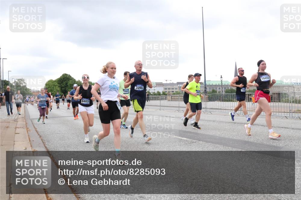 29.06.2025 - hella hamburg halbmarathon Lena Gebhardt http://msf.ph/oto/8285093 29.06.2025 10:55:18 Lombardsbrücke 8403, 15843, 2090, 6944, 15581, 10458, 1013, 1616, 1873, 1917, 2090, 2452, 3002, 3115, 3157, 3274, 3577, 4039, 4191, 4192, 4628, 5040, 5392, 5483, 5487, 5727, 6395, 6396, 6839, 6944, 7219, 7238, 7548, 7680, 7766, 8403, 8519, 8626, 9596, 9614, 9618, 9857, 9858, 10109, 10458, 10559, 10686, 10885, 11109, 11737, 11788, 11908, 12147, 12148, 12240, 12902, 13098, 13230, 13548, 13944, 13945, 13979, 13980, 14515, 14727, 15152, 15160, 16385 meine-sportfotos.de