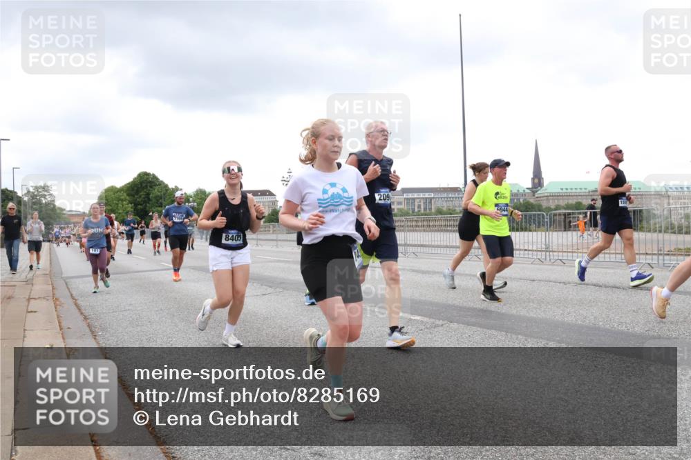 29.06.2025 - hella hamburg halbmarathon Lena Gebhardt http://msf.ph/oto/8285169 29.06.2025 10:55:18 Lombardsbrücke 8403, 1013, 1616, 1873, 1917, 2090, 2452, 3002, 3115, 3157, 3274, 3577, 4039, 4191, 4192, 4628, 5040, 5392, 5483, 5487, 5727, 6395, 6396, 6839, 6944, 7219, 7238, 7548, 7680, 7766, 8403, 8519, 8626, 9596, 9614, 9618, 9857, 9858, 10109, 10458, 10559, 10686, 10885, 11109, 11737, 11788, 11908, 12147, 12148, 12240, 12902, 13098, 13230, 13548, 13944, 13945, 13979, 13980, 14515, 14727, 15152, 15160, 16385 meine-sportfotos.de