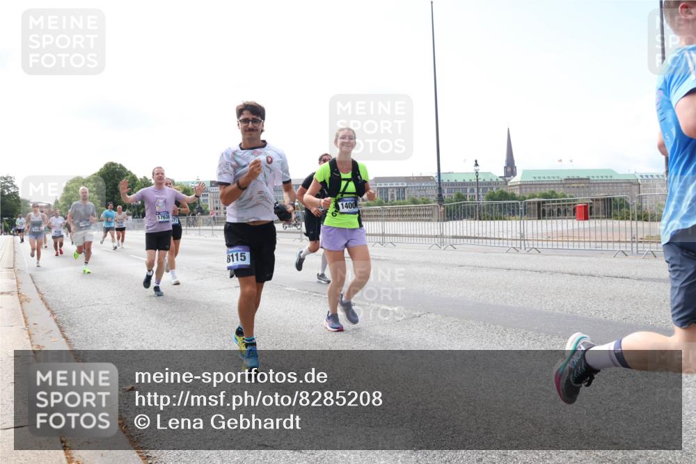 29.06.2025 - hella hamburg halbmarathon Lena Gebhardt http://msf.ph/oto/8285208 29.06.2025 10:11:45 Lombardsbrücke 1328, 1531, 1866, 1992, 3363, 3837, 4227, 5379, 5605, 7571, 8115, 8368, 8807, 8810, 9119, 9191, 9428, 10042, 10372, 10409, 10428, 11321, 11507, 11537, 11755, 11917, 12286, 12473, 13177, 13203, 13542, 13603, 13939, 13958, 14008, 14149, 14384, 15797, 15945, 16383, 17080, 17638, 17774, 17787, 17866, 18261, 18278, 18382, 18395, 19172 meine-sportfotos.de