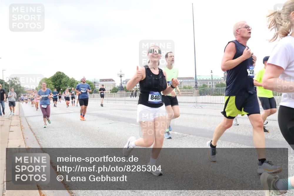 29.06.2025 - hella hamburg halbmarathon Lena Gebhardt http://msf.ph/oto/8285304 29.06.2025 10:55:19 Lombardsbrücke 8403, 1013, 15, 20, 1013, 1616, 1873, 1917, 2090, 2452, 3002, 3115, 3157, 3274, 3577, 4039, 4191, 4192, 4628, 5040, 5392, 5483, 5487, 5727, 6395, 6396, 6839, 6944, 7219, 7238, 7548, 7680, 7766, 8403, 8519, 8626, 9596, 9614, 9618, 9857, 9858, 10109, 10458, 10559, 10686, 10885, 11109, 11737, 11788, 11908, 12147, 12148, 12902, 13098, 13230, 13548, 13979, 13980, 14515, 14727, 15152, 15160, 16385 meine-sportfotos.de