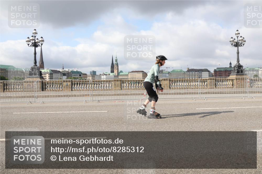 29.06.2025 - hella hamburg halbmarathon Lena Gebhardt http://msf.ph/oto/8285312 29.06.2025 09:05:24 Lombardsbrücke  meine-sportfotos.de