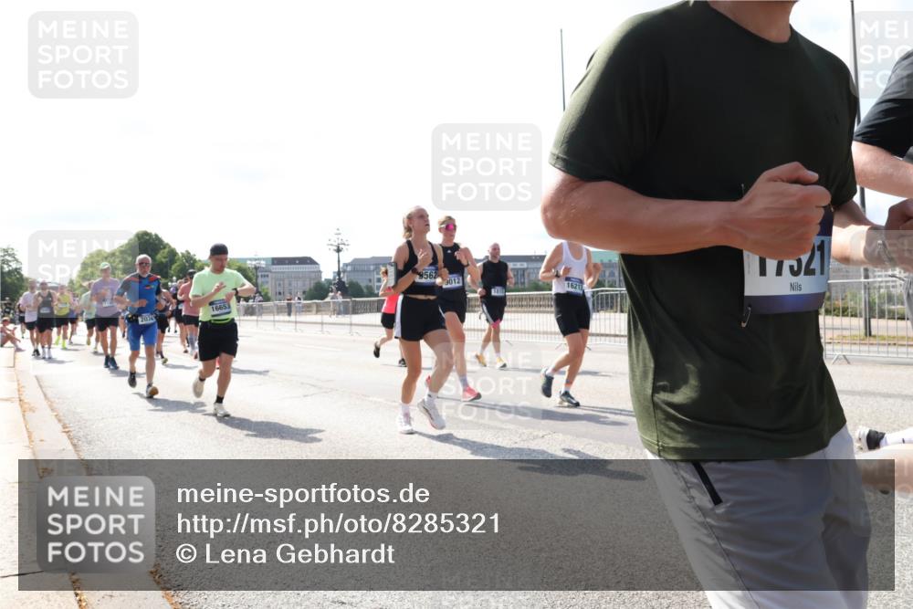29.06.2025 - hella hamburg halbmarathon Lena Gebhardt http://msf.ph/oto/8285321 29.06.2025 09:58:21 Lombardsbrücke 9562, 3012, 16653, 1815, 17541, 1034, 1179, 1190, 1258, 1285, 1320, 1321, 1335, 1815, 1870, 2029, 2034, 2070, 2138, 2397, 2417, 2518, 2612, 2636, 2656, 2711, 3041, 3091, 3097, 3114, 3251, 3819, 3859, 4152, 4814, 4903, 5093, 5259, 5378, 5672, 5721, 5775, 5894, 6164, 6272, 6433, 6580, 6592, 6628, 6754, 6759, 6877, 6897, 7065, 7409, 7509, 7646, 7724, 7856, 7896, 8154, 8311, 8393, 8508, 8590, 8825, 9012, 9057, 9562, 9656, 10084 meine-sportfotos.de