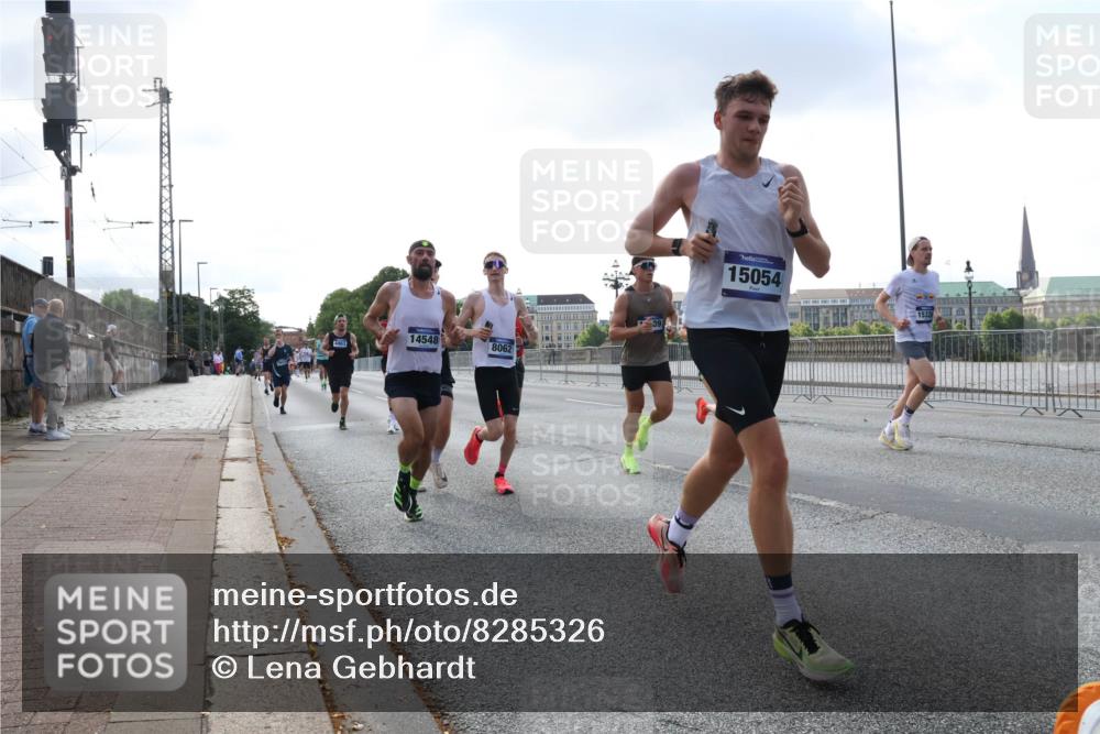 29.06.2025 - hella hamburg halbmarathon Lena Gebhardt http://msf.ph/oto/8285326 29.06.2025 09:45:53 Lombardsbrücke 14548, 4463, 8062, 15054, 1532, 57, 1080, 1686, 1707, 1894, 2460, 2689, 3809, 4129, 4463, 4679, 4698, 4749, 4812, 5187, 5550, 5826, 6169, 6358, 6495, 6878, 7055, 7186, 7389, 7481, 7880, 7965, 8062, 8190, 9345, 9571, 9634, 10017, 10270, 10453, 10484, 10876, 11120, 11199, 11857, 12189, 12232, 12234, 12308, 12681, 12691, 12988, 13066, 13167, 13343, 13618, 13686, 13754, 14028, 14167, 15115, 16507, 17768 meine-sportfotos.de
