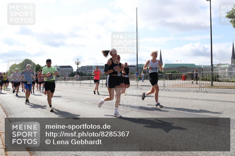 29.06.2025 - hella hamburg halbmarathon Lena Gebhardt http://msf.ph/oto/8285367 29.06.2025 09:58:21 Lombardsbrücke 1190, 2034, 10653, 12, 16213, 1034, 1179, 1190, 1258, 1285, 1320, 1321, 1335, 1815, 1870, 2029, 2034, 2070, 2138, 2397, 2417, 2518, 2612, 2636, 2656, 2711, 3041, 3091, 3097, 3114, 3251, 3819, 3859, 4152, 4814, 4903, 5093, 5259, 5378, 5672, 5721, 5775, 5894, 6164, 6272, 6433, 6580, 6592, 6628, 6754, 6759, 6877, 6897, 7065, 7409, 7509, 7646, 7724, 7856, 7896, 8154, 8311, 8393, 8508, 8590, 8825, 9012, 9057, 9562, 9656, 10084 meine-sportfotos.de
