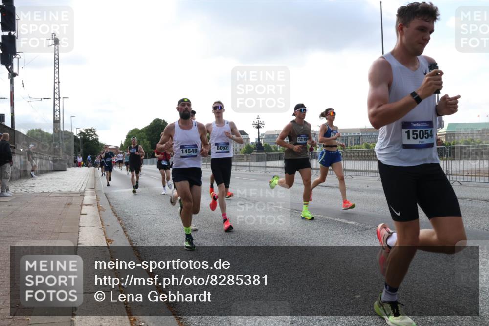 29.06.2025 - hella hamburg halbmarathon Lena Gebhardt http://msf.ph/oto/8285381 29.06.2025 09:45:53 Lombardsbrücke 8062, 14548, 12189, 15054, 57, 1080, 1686, 1707, 1894, 2460, 2689, 3809, 4129, 4463, 4679, 4698, 4749, 4812, 5187, 5550, 5826, 6169, 6358, 6495, 6878, 7055, 7186, 7389, 7481, 7880, 7965, 8062, 8190, 9345, 9571, 9634, 10017, 10270, 10453, 10484, 10876, 11120, 11199, 11857, 12189, 12232, 12234, 12308, 12681, 12691, 12988, 13066, 13167, 13343, 13618, 13686, 13754, 14028, 14167, 15115, 16507, 17768 meine-sportfotos.de