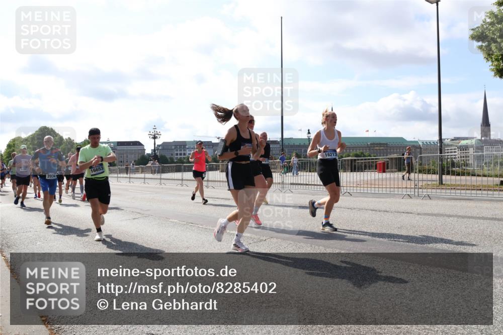 29.06.2025 - hella hamburg halbmarathon Lena Gebhardt http://msf.ph/oto/8285402 29.06.2025 09:58:21 Lombardsbrücke 1190, 2034, 16653, 16213, 1034, 1179, 1190, 1258, 1285, 1320, 1321, 1335, 1815, 1870, 2029, 2034, 2070, 2138, 2397, 2417, 2518, 2612, 2636, 2656, 2711, 3041, 3091, 3097, 3114, 3251, 3819, 3859, 4152, 4814, 4903, 5093, 5259, 5378, 5672, 5721, 5775, 5894, 6164, 6272, 6433, 6580, 6592, 6628, 6754, 6759, 6877, 6897, 7065, 7409, 7509, 7646, 7724, 7856, 7896, 8154, 8311, 8393, 8508, 8590, 8825, 9012, 9057, 9562, 9656, 10084 meine-sportfotos.de