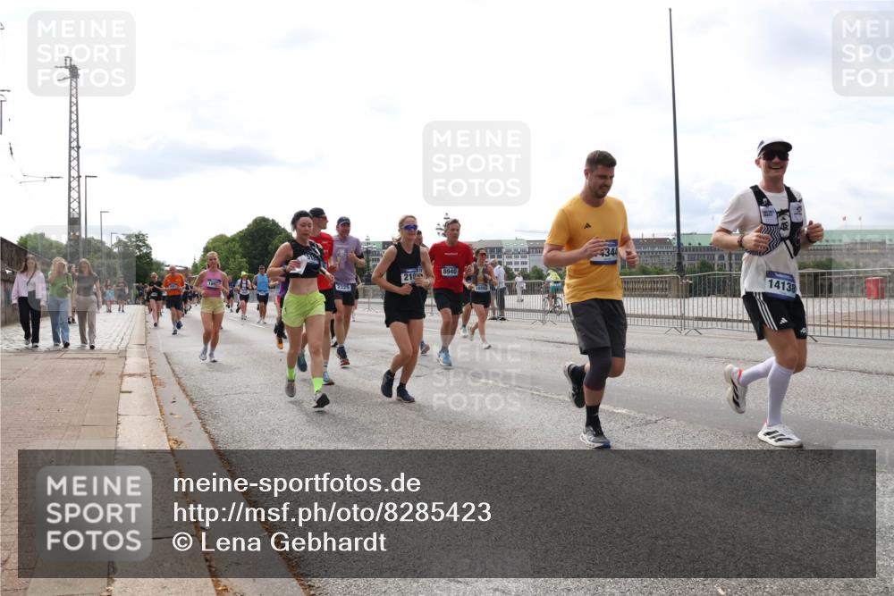 29.06.2025 - hella hamburg halbmarathon Lena Gebhardt http://msf.ph/oto/8285423 29.06.2025 10:20:50 Lombardsbrücke 168, 210, 8940, 2325, 10350, 344, 14138, 1011, 1471, 1474, 2053, 2101, 2325, 2383, 2478, 2834, 2923, 2945, 3161, 3247, 3453, 3733, 3781, 3813, 4082, 4154, 4166, 4288, 4350, 4422, 4754, 4869, 5041, 5061, 5181, 5625, 5767, 6275, 6308, 6608, 6951, 7131, 7228, 7608, 8113, 8588, 8724, 8726, 8940, 9005, 9011, 9108, 9236, 9722, 9981, 10041, 10050, 10350, 10585, 10602, 10613, 10647, 11100, 11145, 11603, 11835, 11995, 12175, 12694, 12844, 13057, 13508 meine-sportfotos.de