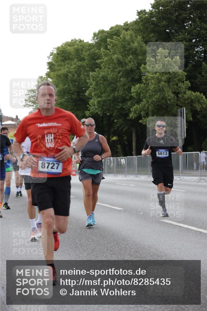 29.06.2025 - hella hamburg halbmarathon Jannik Wohlers http://msf.ph/oto/8285435 29.06.2025 10:03:27 Lombardsbrücke 1032, 1355, 1367, 2277, 4095, 5363, 5396, 5613, 7006, 7306, 7485, 8469, 8484, 8727, 9280, 9899, 10389, 11402, 11614, 12336, 12653, 13173, 15520, 15859, 16113, 16621, 17098, 17955 meine-sportfotos.de