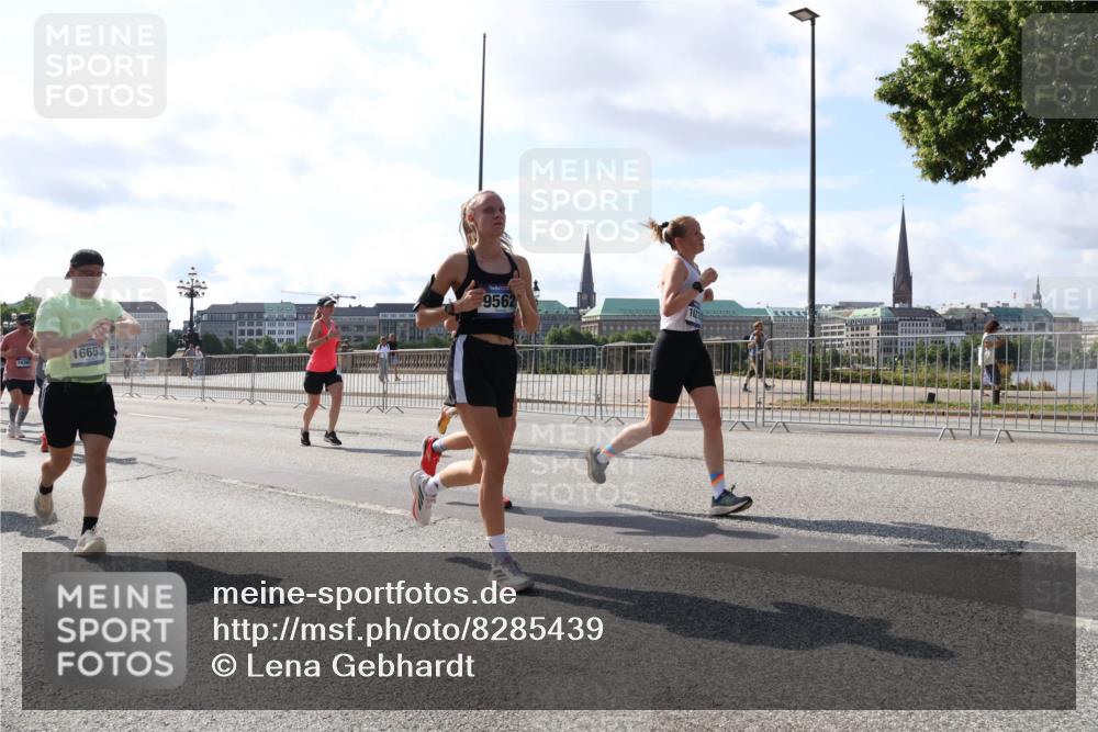 29.06.2025 - hella hamburg halbmarathon Lena Gebhardt http://msf.ph/oto/8285439 29.06.2025 09:58:21 Lombardsbrücke 14365, 16653, 9562, 1034, 1179, 1190, 1258, 1285, 1320, 1321, 1335, 1815, 1870, 2029, 2034, 2070, 2138, 2397, 2417, 2518, 2612, 2636, 2656, 2711, 3041, 3091, 3097, 3114, 3251, 3819, 3859, 4152, 4814, 4903, 5093, 5259, 5378, 5672, 5721, 5775, 5894, 6164, 6272, 6433, 6580, 6592, 6628, 6754, 6759, 6877, 6897, 7065, 7409, 7509, 7646, 7724, 7856, 7896, 8154, 8311, 8393, 8508, 8590, 8825, 9012, 9057, 9562, 9656, 10084 meine-sportfotos.de