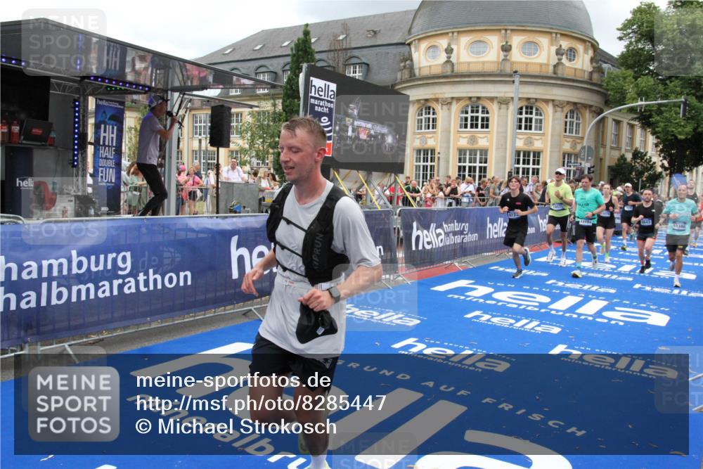 29.06.2025 - hella hamburg halbmarathon Michael Strokosch http://msf.ph/oto/8285447 29.06.2025 10:55:22 Ziel 4189, 5287, 5643, 6723, 6891, 8487, 8973, 10188, 10263, 11184, 12526, 13236, 13470, 16521, 16985, 18290, 18380, 18531 meine-sportfotos.de