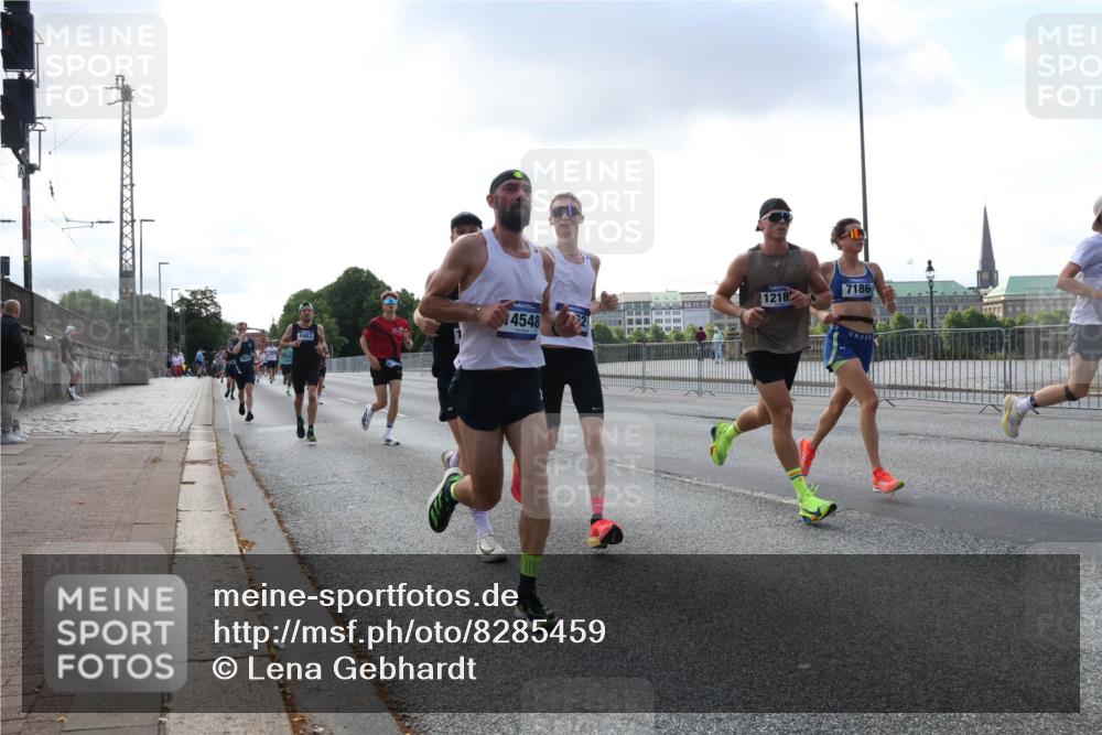 29.06.2025 - hella hamburg halbmarathon Lena Gebhardt http://msf.ph/oto/8285459 29.06.2025 09:45:53 Lombardsbrücke 4548, 1218, 7186, 57, 1080, 1686, 1707, 1894, 2460, 2689, 3809, 4129, 4463, 4679, 4698, 4749, 4812, 5187, 5550, 5826, 6169, 6358, 6495, 6878, 7055, 7186, 7389, 7481, 7880, 7965, 8062, 8190, 9345, 9571, 9634, 10017, 10270, 10453, 10484, 10876, 11120, 11199, 11857, 12189, 12232, 12234, 12308, 12681, 12691, 12988, 13066, 13167, 13343, 13618, 13686, 13754, 14028, 14167, 15115, 16507, 17768 meine-sportfotos.de