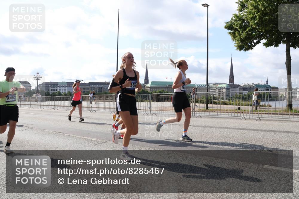 29.06.2025 - hella hamburg halbmarathon Lena Gebhardt http://msf.ph/oto/8285467 29.06.2025 09:58:21 Lombardsbrücke 562, 162, 16653, 1034, 1179, 1190, 1258, 1285, 1320, 1321, 1335, 1815, 1870, 2029, 2034, 2070, 2138, 2397, 2417, 2518, 2612, 2636, 2656, 2711, 3041, 3091, 3097, 3114, 3251, 3819, 3859, 4152, 4814, 4903, 5093, 5259, 5378, 5672, 5721, 5775, 5894, 6164, 6272, 6433, 6580, 6592, 6628, 6754, 6759, 6877, 6897, 7065, 7409, 7509, 7646, 7724, 7856, 7896, 8154, 8311, 8393, 8508, 8590, 8825, 9012, 9057, 9562, 9656, 10084 meine-sportfotos.de