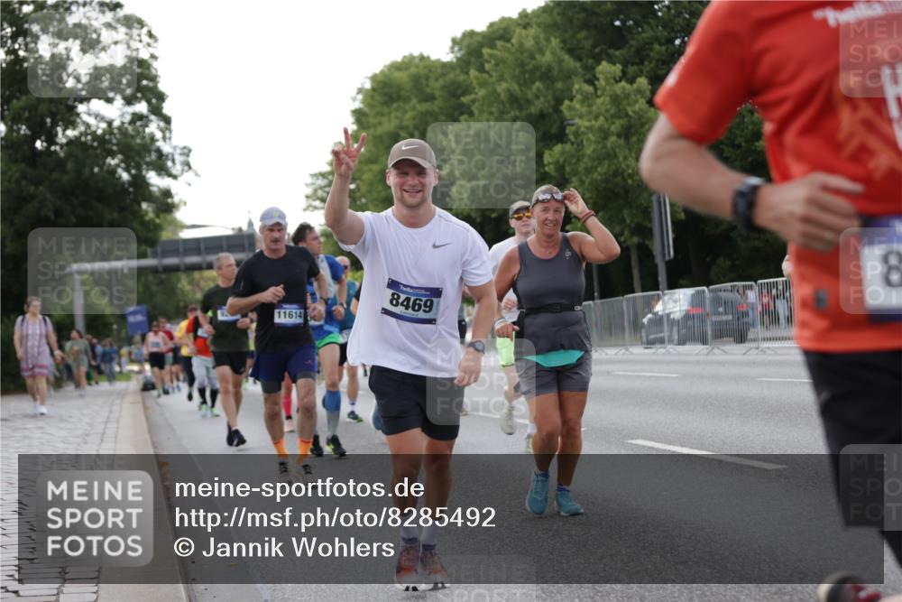 29.06.2025 - hella hamburg halbmarathon Jannik Wohlers http://msf.ph/oto/8285492 29.06.2025 10:03:28 Lombardsbrücke 1032, 1355, 1367, 2277, 4095, 5363, 5396, 5613, 7006, 7306, 7485, 8469, 8484, 8727, 9280, 9899, 11402, 11614, 12336, 12653, 13173, 15520, 16113, 16621, 17098, 17955, 18985 meine-sportfotos.de