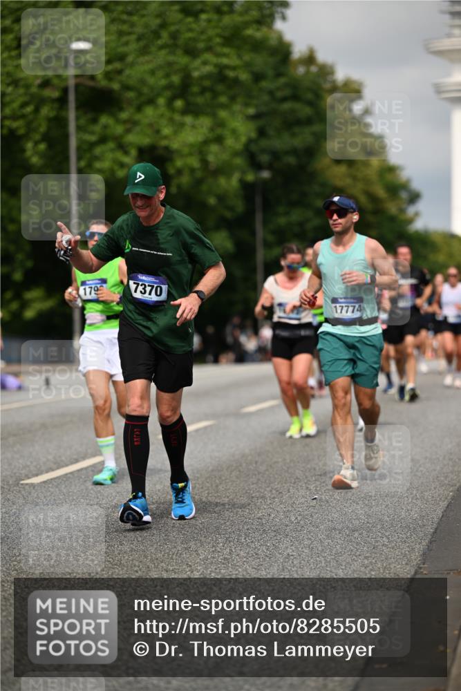 29.06.2025 - hella hamburg halbmarathon Dr. Thomas Lammeyer http://msf.ph/oto/8285505 29.06.2025 10:15:57 Kennedybrücke 1062, 1790, 2661, 3746, 3837, 4499, 6966, 7370, 7474, 8206, 8207, 8368, 9119, 9253, 9254, 9405, 10042 meine-sportfotos.de