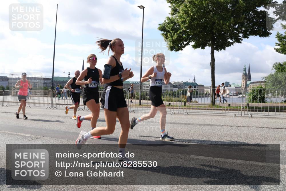 29.06.2025 - hella hamburg halbmarathon Lena Gebhardt http://msf.ph/oto/8285530 29.06.2025 09:58:22 Lombardsbrücke 1815, 9012, 1034, 1179, 1190, 1258, 1285, 1321, 1335, 1815, 2029, 2034, 2070, 2138, 2397, 2417, 2518, 2612, 2636, 2656, 2711, 3041, 3091, 3097, 3114, 3251, 3819, 3859, 4152, 4167, 4814, 4903, 5093, 5259, 5378, 5672, 5721, 5894, 6164, 6272, 6433, 6580, 6592, 6754, 6759, 6877, 6897, 7065, 7409, 7509, 7646, 7716, 7724, 7856, 7896, 8154, 8311, 8393, 8508, 8590, 8825, 9012, 9057, 9562, 9656, 10084 meine-sportfotos.de