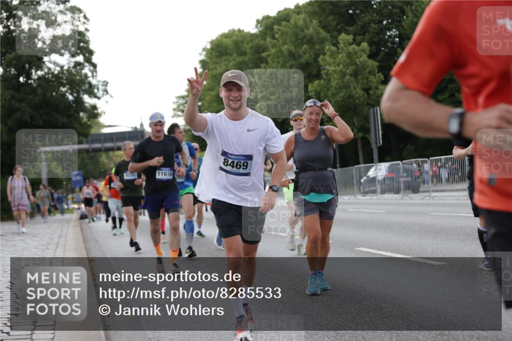 29.06.2025 - hella hamburg halbmarathon Jannik Wohlers http://msf.ph/oto/8285533 29.06.2025 10:03:28 Lombardsbrücke 1032, 1355, 1367, 2277, 4095, 5363, 5396, 5613, 7006, 7306, 7485, 8469, 8484, 8727, 9280, 9899, 11402, 11614, 12336, 12653, 13173, 15520, 16113, 16621, 17098, 17955, 18985 meine-sportfotos.de