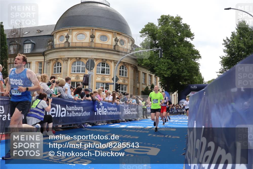 29.06.2025 - hella hamburg halbmarathon Strokosch-Dieckow http://msf.ph/oto/8285543 29.06.2025 10:47:46 Ziel 2340, 2708, 5915, 6836, 7962, 8564, 10988, 11283, 11961, 12679, 13948, 14383, 14730, 15478, 16205, 17229, 17451, 18356, 18430, 18836 meine-sportfotos.de