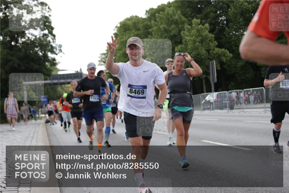 29.06.2025 - hella hamburg halbmarathon Jannik Wohlers http://msf.ph/oto/8285550 29.06.2025 10:03:28 Lombardsbrücke 1032, 1355, 1367, 2277, 4095, 5363, 5396, 5613, 7006, 7306, 7485, 8469, 8484, 8727, 9280, 9899, 11402, 11614, 12336, 12653, 13173, 15520, 16113, 16621, 17098, 17955, 18985 meine-sportfotos.de