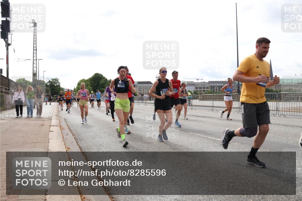 29.06.2025 - hella hamburg halbmarathon Lena Gebhardt http://msf.ph/oto/8285596 29.06.2025 10:20:51 Lombardsbrücke 518, 216, 940, 10350, 1011, 1266, 1471, 1658, 2053, 2101, 2325, 2383, 2478, 2834, 2923, 2945, 3161, 3247, 3453, 3733, 3781, 3813, 4082, 4154, 4166, 4288, 4350, 4422, 4754, 4869, 5041, 5061, 5181, 5625, 5767, 6275, 6308, 6608, 6951, 7131, 7228, 7608, 8113, 8588, 8724, 8726, 8940, 9005, 9011, 9108, 9236, 9722, 9981, 10041, 10050, 10350, 10585, 10602, 10613, 10647, 11100, 11145, 11603, 11835, 11995, 12175, 12694, 12844, 13057, 13508 meine-sportfotos.de