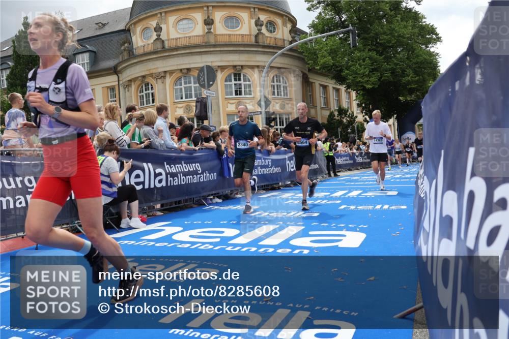 29.06.2025 - hella hamburg halbmarathon Strokosch-Dieckow http://msf.ph/oto/8285608 29.06.2025 10:47:48 Ziel 2340, 5915, 6836, 8564, 11283, 11961, 12679, 14383, 14730, 15333, 15478, 17229, 17451, 18356, 18430, 18836 meine-sportfotos.de