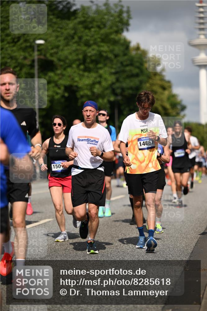 29.06.2025 - hella hamburg halbmarathon Dr. Thomas Lammeyer http://msf.ph/oto/8285618 29.06.2025 09:53:17 Kennedybrücke 1343, 1445, 1800, 1975, 2324, 2573, 2750, 2949, 3136, 3282, 3431, 4148, 4303, 4425, 5248, 5889, 6123, 6149, 6682, 7229, 7796, 8370, 8465, 9264, 9265, 9296, 9914, 10930 meine-sportfotos.de