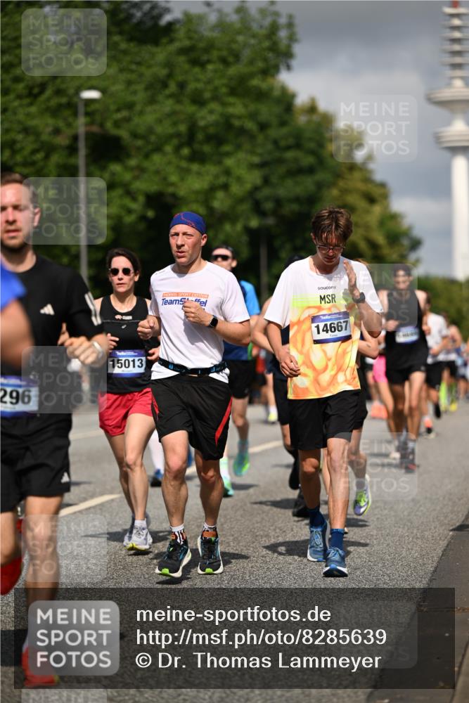 29.06.2025 - hella hamburg halbmarathon Dr. Thomas Lammeyer http://msf.ph/oto/8285639 29.06.2025 09:53:18 Kennedybrücke 1343, 1445, 1800, 1975, 2324, 2573, 2949, 3136, 3282, 3431, 4303, 4425, 5248, 5889, 6123, 6149, 6682, 7229, 7495, 7796, 8370, 8465, 8925, 9264, 9265, 9296, 9914, 10930 meine-sportfotos.de