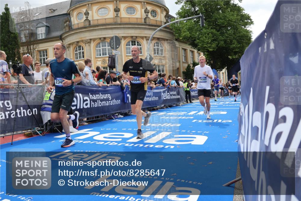 29.06.2025 - hella hamburg halbmarathon Strokosch-Dieckow http://msf.ph/oto/8285647 29.06.2025 10:47:49 Ziel 1604, 1613, 2340, 5022, 5915, 6836, 8564, 11961, 12679, 14383, 14730, 15333, 17229, 17451, 18356, 18430, 18836 meine-sportfotos.de