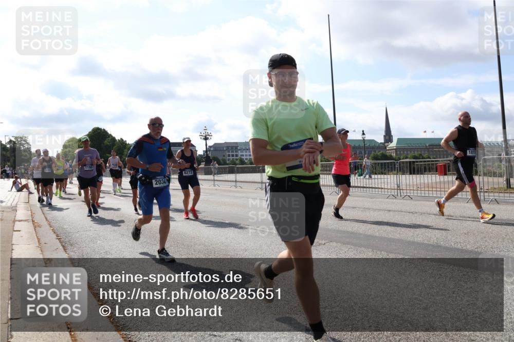29.06.2025 - hella hamburg halbmarathon Lena Gebhardt http://msf.ph/oto/8285651 29.06.2025 09:58:22 Lombardsbrücke 1190, 2034, 6272, 181, 1034, 1179, 1190, 1258, 1285, 1321, 1335, 1815, 2029, 2034, 2070, 2138, 2397, 2417, 2518, 2612, 2636, 2656, 2711, 3041, 3091, 3097, 3114, 3251, 3819, 3859, 4152, 4167, 4814, 4903, 5093, 5259, 5378, 5672, 5721, 5894, 6164, 6272, 6433, 6580, 6592, 6754, 6759, 6877, 6897, 7065, 7409, 7509, 7646, 7716, 7724, 7856, 7896, 8154, 8311, 8393, 8508, 8590, 8825, 9012, 9057, 9562, 9656, 10084 meine-sportfotos.de