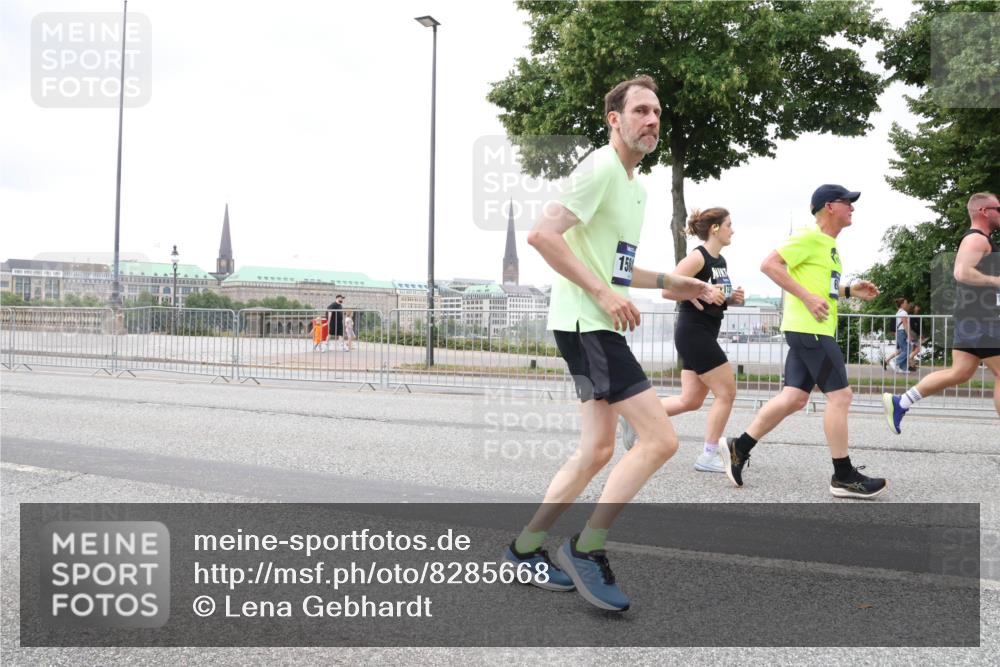 29.06.2025 - hella hamburg halbmarathon Lena Gebhardt http://msf.ph/oto/8285668 29.06.2025 10:55:20 Lombardsbrücke 158, 17, 1013, 1616, 1873, 1917, 2090, 2452, 3002, 3115, 3157, 3274, 3577, 4039, 4191, 4192, 4628, 5040, 5392, 5483, 5487, 5727, 6395, 6396, 6839, 6944, 7219, 7238, 7548, 7680, 7766, 8403, 8519, 8626, 9596, 9614, 9618, 9857, 9858, 10094, 10109, 10458, 10559, 10686, 10885, 11109, 11737, 11788, 11908, 12147, 12148, 12902, 13098, 13230, 13548, 13979, 13980, 14515, 14727, 15152, 15160, 16385 meine-sportfotos.de
