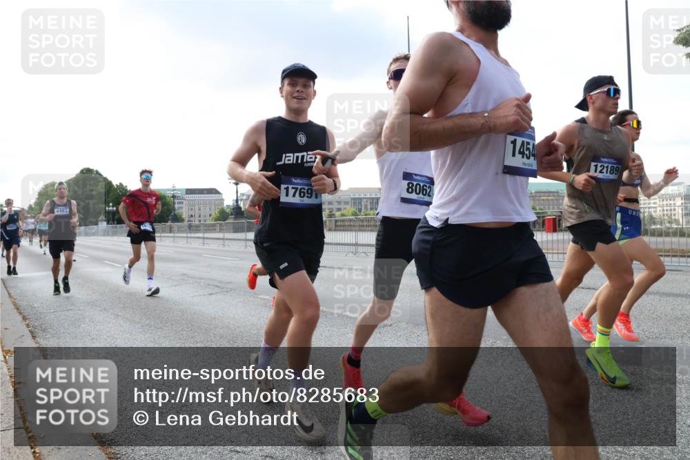 29.06.2025 - hella hamburg halbmarathon Lena Gebhardt http://msf.ph/oto/8285683 29.06.2025 09:45:54 Lombardsbrücke 4463, 17691, 8062, 1454, 12189, 57, 1080, 1686, 1707, 1894, 2460, 2525, 2689, 3809, 4129, 4463, 4679, 4698, 4749, 4812, 5187, 5550, 6169, 6358, 6495, 6878, 7055, 7186, 7389, 7481, 7880, 7965, 8062, 8190, 9345, 9571, 9634, 10017, 10270, 10453, 10484, 10876, 11120, 11199, 12189, 12232, 12234, 12308, 12681, 12691, 12988, 13066, 13167, 13343, 13618, 13686, 13754, 14028, 14167, 14293, 15115, 16507, 17768 meine-sportfotos.de
