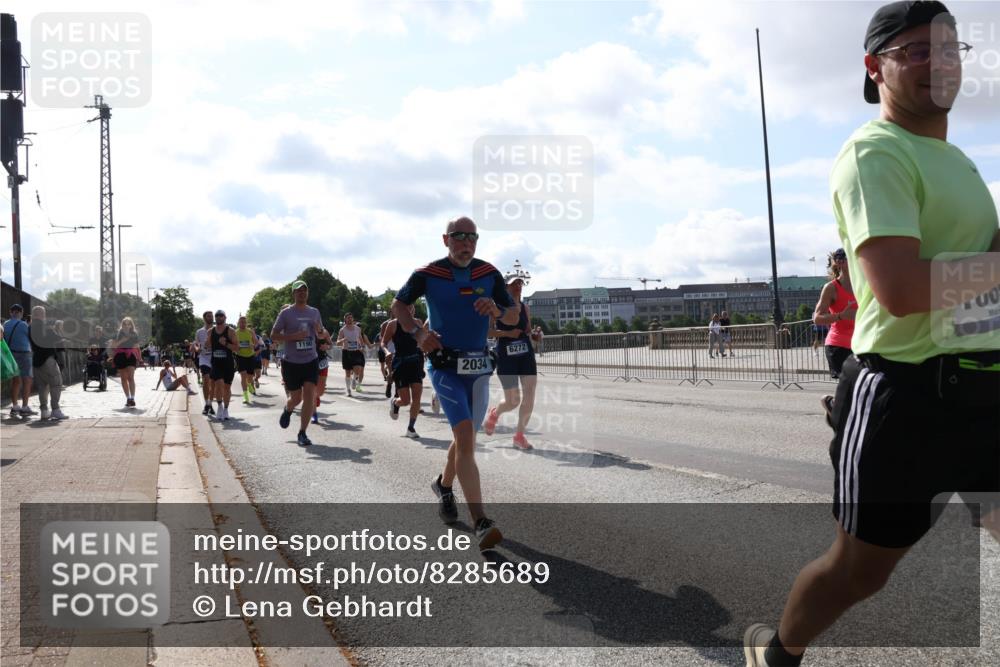 29.06.2025 - hella hamburg halbmarathon Lena Gebhardt http://msf.ph/oto/8285689 29.06.2025 09:58:23 Lombardsbrücke 1190, 2034, 6272, 1034, 1179, 1190, 1258, 1285, 1335, 1727, 1815, 2029, 2034, 2070, 2138, 2397, 2417, 2518, 2612, 2636, 2656, 2711, 3041, 3091, 3097, 3251, 3819, 3859, 4152, 4167, 4814, 4903, 5093, 5259, 5378, 5672, 5721, 5894, 6164, 6272, 6433, 6580, 6592, 6754, 6759, 6877, 6897, 7065, 7409, 7509, 7646, 7716, 7724, 7856, 7896, 8154, 8311, 8393, 8508, 8590, 8825, 9012, 9057, 9562, 9656, 10084 meine-sportfotos.de