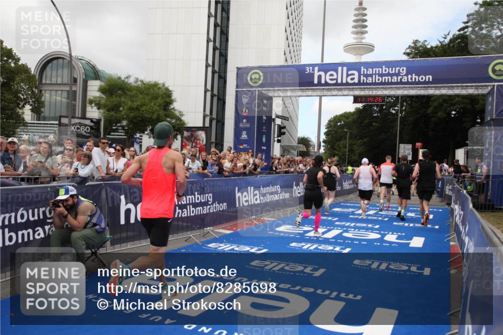 29.06.2025 - hella hamburg halbmarathon Michael Strokosch http://msf.ph/oto/8285698 29.06.2025 11:14:25 Ziel 56, 1007, 2931, 3210, 4394, 6518, 8409, 9616, 9917, 11958, 12890, 15293 meine-sportfotos.de