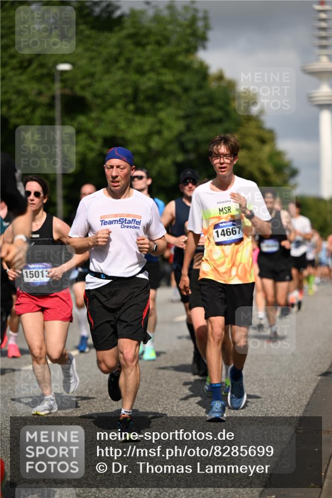 29.06.2025 - hella hamburg halbmarathon Dr. Thomas Lammeyer http://msf.ph/oto/8285699 29.06.2025 09:53:18 Kennedybrücke 1343, 1445, 1800, 1975, 2324, 2573, 2949, 3136, 3282, 3431, 4303, 4425, 5248, 5889, 6123, 6149, 6682, 7229, 7495, 7796, 8370, 8465, 8925, 9264, 9265, 9296, 9914, 10930 meine-sportfotos.de