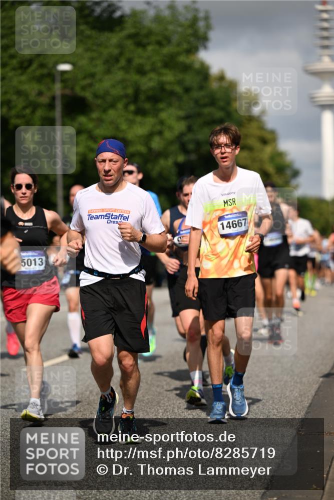 29.06.2025 - hella hamburg halbmarathon Dr. Thomas Lammeyer http://msf.ph/oto/8285719 29.06.2025 09:53:18 Kennedybrücke 1343, 1445, 1800, 1975, 2324, 2573, 2949, 3136, 3282, 3431, 4303, 4425, 5248, 5889, 6123, 6149, 6682, 7229, 7495, 7796, 8370, 8465, 8925, 9264, 9265, 9296, 9914, 10930 meine-sportfotos.de
