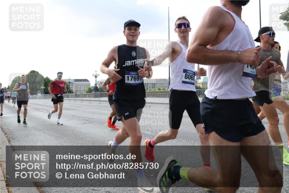 29.06.2025 - hella hamburg halbmarathon Lena Gebhardt http://msf.ph/oto/8285730 29.06.2025 09:45:54 Lombardsbrücke 4463, 17691, 8062, 1401, 57, 1080, 1686, 1707, 1894, 2460, 2525, 2689, 3809, 4129, 4463, 4679, 4698, 4749, 4812, 5187, 5550, 6169, 6358, 6495, 6878, 7055, 7186, 7389, 7481, 7880, 7965, 8062, 8190, 9345, 9571, 9634, 10017, 10270, 10453, 10484, 10876, 11120, 11199, 12189, 12232, 12234, 12308, 12681, 12691, 12988, 13066, 13167, 13343, 13618, 13686, 13754, 14028, 14167, 14293, 15115, 16507, 17768 meine-sportfotos.de