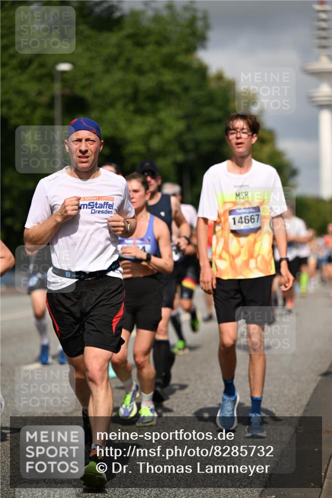 29.06.2025 - hella hamburg halbmarathon Dr. Thomas Lammeyer http://msf.ph/oto/8285732 29.06.2025 09:53:19 Kennedybrücke 1343, 1445, 1800, 1975, 2324, 2573, 2949, 3136, 3282, 3431, 4303, 4425, 5248, 5889, 6123, 6682, 7495, 7796, 8370, 8465, 8925, 9264, 9265, 9296, 9914, 10930 meine-sportfotos.de