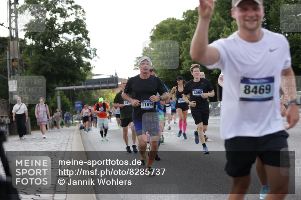 29.06.2025 - hella hamburg halbmarathon Jannik Wohlers http://msf.ph/oto/8285737 29.06.2025 10:03:29 Lombardsbrücke 1032, 1355, 1367, 2277, 4095, 4488, 5363, 5613, 7006, 7306, 7485, 8469, 8727, 9280, 9899, 11402, 11614, 12336, 12653, 13173, 15520, 16113, 16621, 17098, 17955, 18111, 18985 meine-sportfotos.de