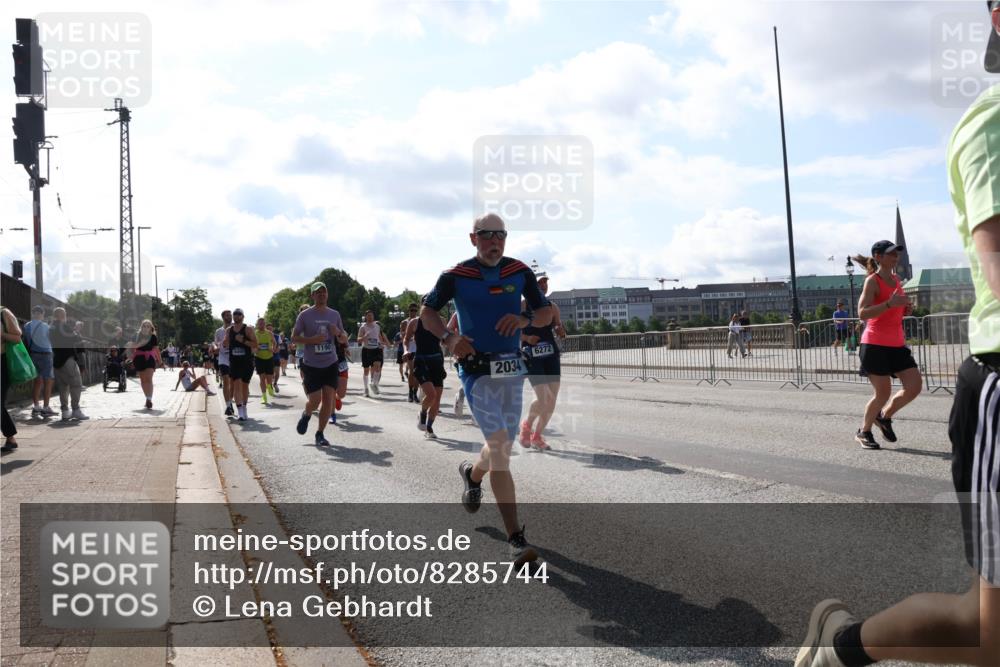 29.06.2025 - hella hamburg halbmarathon Lena Gebhardt http://msf.ph/oto/8285744 29.06.2025 09:58:23 Lombardsbrücke 1190, 2034, 6272, 1034, 1179, 1190, 1258, 1285, 1335, 1727, 1815, 2029, 2034, 2070, 2138, 2397, 2417, 2518, 2612, 2636, 2656, 2711, 3041, 3091, 3097, 3251, 3819, 3859, 4152, 4167, 4814, 4903, 5093, 5259, 5378, 5672, 5721, 5894, 6164, 6272, 6433, 6580, 6592, 6754, 6759, 6877, 6897, 7065, 7409, 7509, 7646, 7716, 7724, 7856, 7896, 8154, 8311, 8393, 8508, 8590, 8825, 9012, 9057, 9562, 9656, 10084 meine-sportfotos.de
