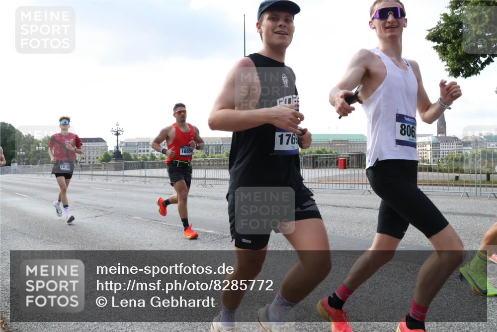 29.06.2025 - hella hamburg halbmarathon Lena Gebhardt http://msf.ph/oto/8285772 29.06.2025 09:45:54 Lombardsbrücke 16148, 18854, 176, 806, 57, 1080, 1686, 1707, 1894, 2460, 2525, 2689, 3809, 4129, 4463, 4679, 4698, 4749, 4812, 5187, 5550, 6169, 6358, 6495, 6878, 7055, 7186, 7389, 7481, 7880, 7965, 8062, 8190, 9345, 9571, 9634, 10017, 10270, 10453, 10484, 10876, 11120, 11199, 12189, 12232, 12234, 12308, 12681, 12691, 12988, 13066, 13167, 13343, 13618, 13686, 13754, 14028, 14167, 14293, 15115, 16507, 17768 meine-sportfotos.de