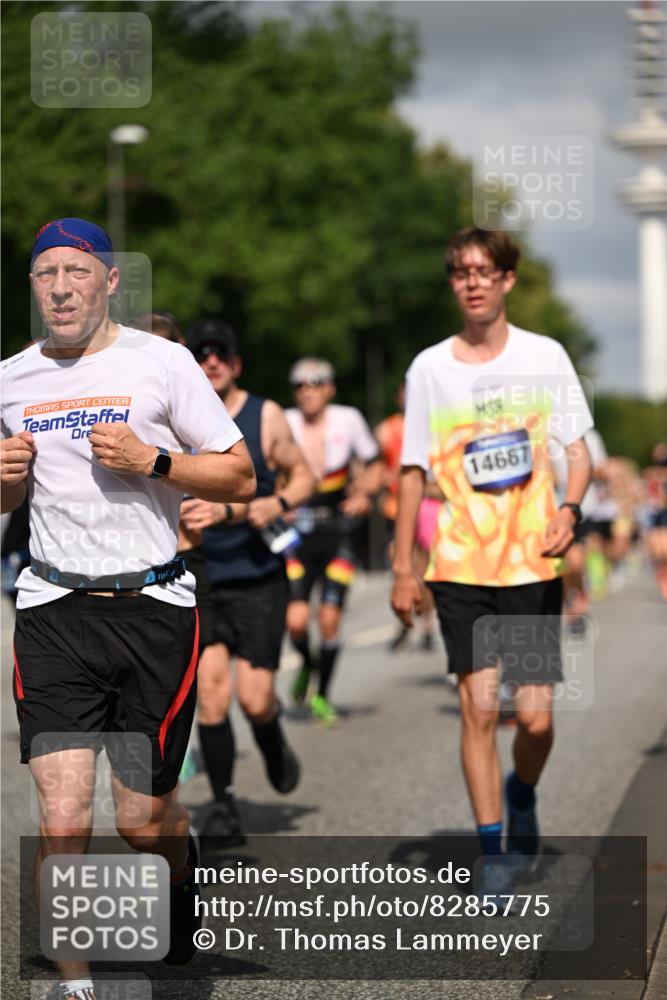 29.06.2025 - hella hamburg halbmarathon Dr. Thomas Lammeyer http://msf.ph/oto/8285775 29.06.2025 09:53:19 Kennedybrücke 1343, 1445, 1800, 1975, 2324, 2573, 2949, 3136, 3282, 3431, 4303, 4425, 5248, 5889, 6123, 6682, 7495, 7796, 8370, 8465, 8925, 9264, 9265, 9296, 9914, 10930 meine-sportfotos.de