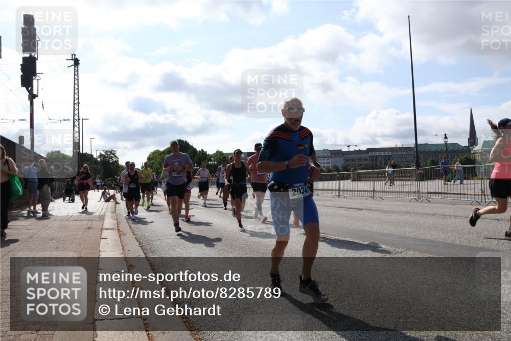 29.06.2025 - hella hamburg halbmarathon Lena Gebhardt http://msf.ph/oto/8285789 29.06.2025 09:58:23 Lombardsbrücke 1190, 2034, 1034, 1179, 1190, 1258, 1285, 1335, 1727, 1815, 2029, 2034, 2070, 2138, 2397, 2417, 2518, 2612, 2636, 2656, 2711, 3041, 3091, 3097, 3251, 3819, 3859, 4152, 4167, 4814, 4903, 5093, 5259, 5378, 5672, 5721, 5894, 6164, 6272, 6433, 6580, 6592, 6754, 6759, 6877, 6897, 7065, 7409, 7509, 7646, 7716, 7724, 7856, 7896, 8154, 8311, 8393, 8508, 8590, 8825, 9012, 9057, 9562, 9656, 10084 meine-sportfotos.de