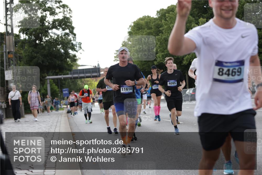 29.06.2025 - hella hamburg halbmarathon Jannik Wohlers http://msf.ph/oto/8285791 29.06.2025 10:03:29 Lombardsbrücke 1032, 1355, 1367, 2277, 4095, 4488, 5363, 5613, 7006, 7306, 7485, 8469, 8727, 9280, 9899, 11402, 11614, 12336, 12653, 13173, 15520, 16113, 16621, 17098, 17955, 18111, 18985 meine-sportfotos.de